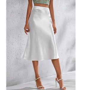Side Zipper White Satin Skirt
